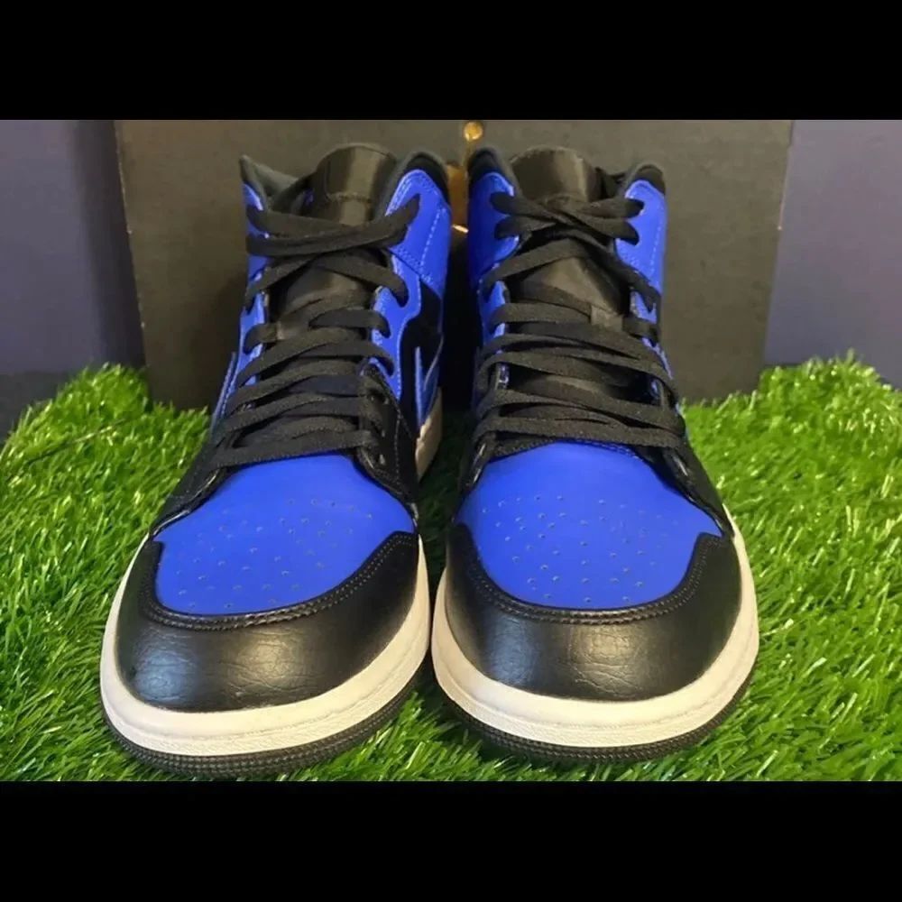 Jordan 1 royal blue black Nike dunk yeezy